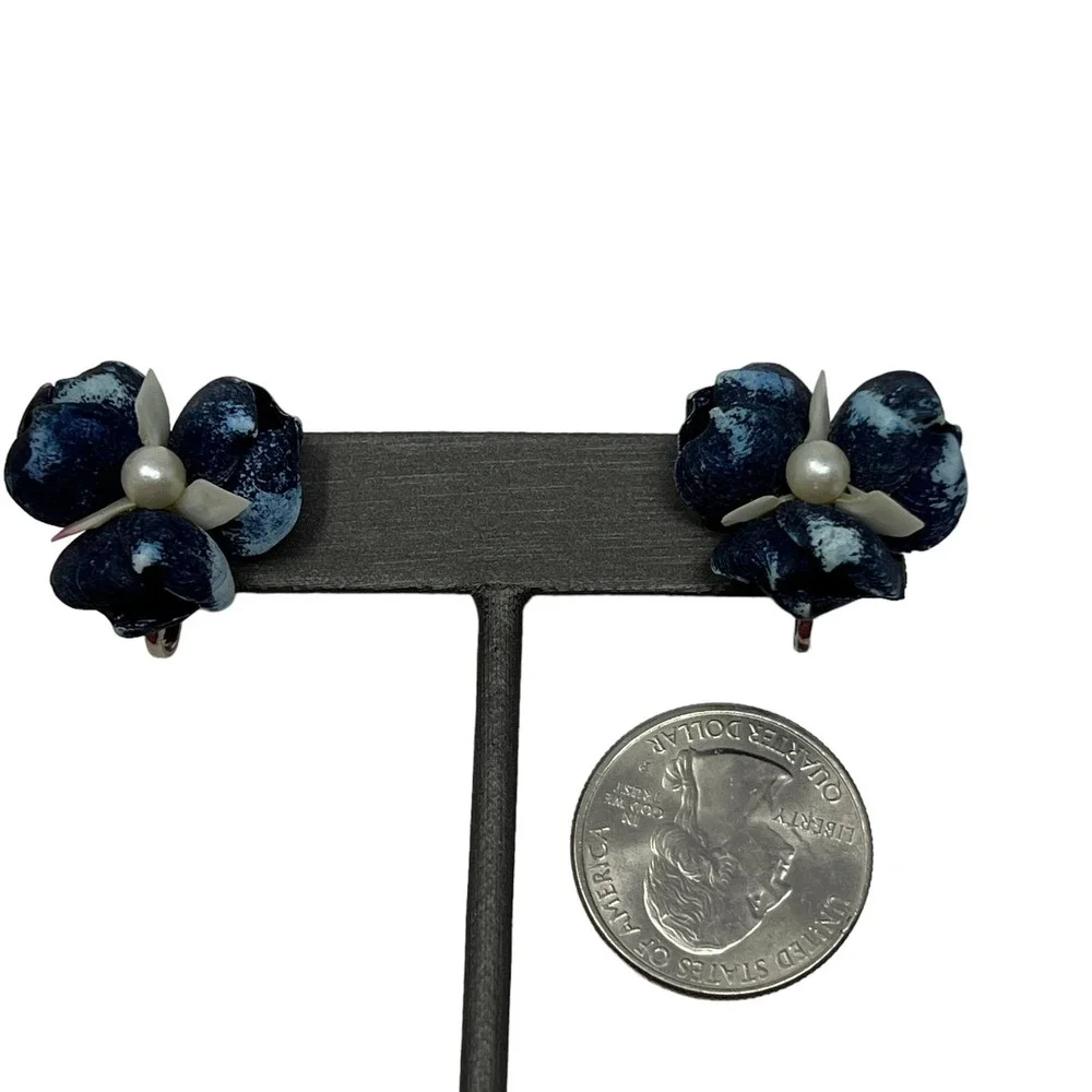 Vintage Flower Screw Back Earrings‎ Blue Shells with Faux Pearl Accent
